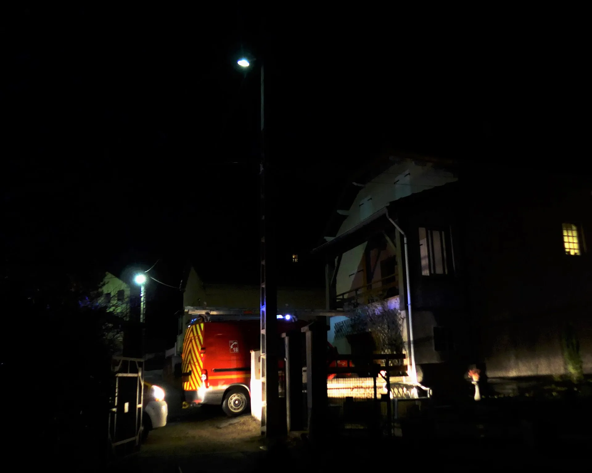 Sapeurs-pompiers en intervention de nuit