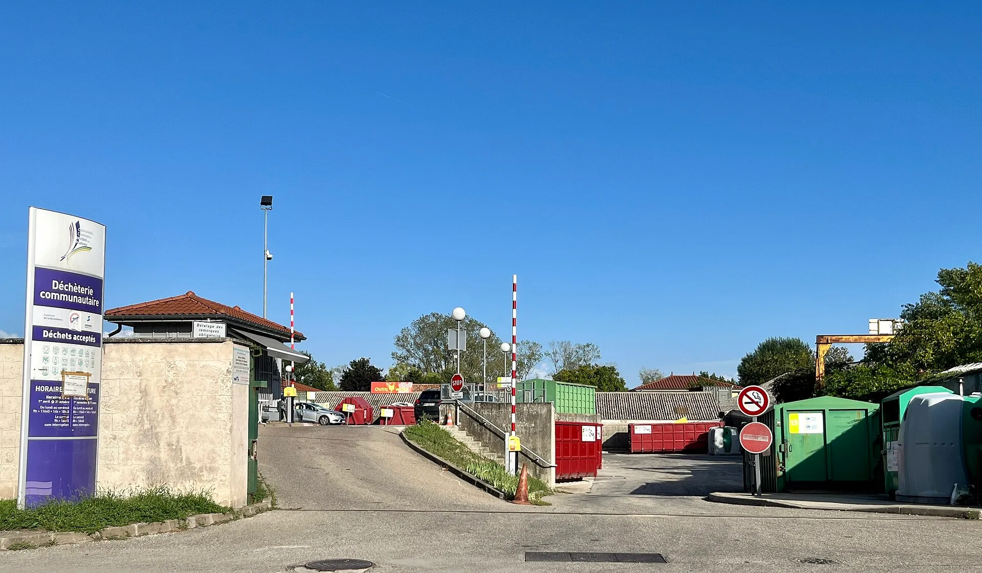 L'entrée d'une déchèterie, image d'illustration
