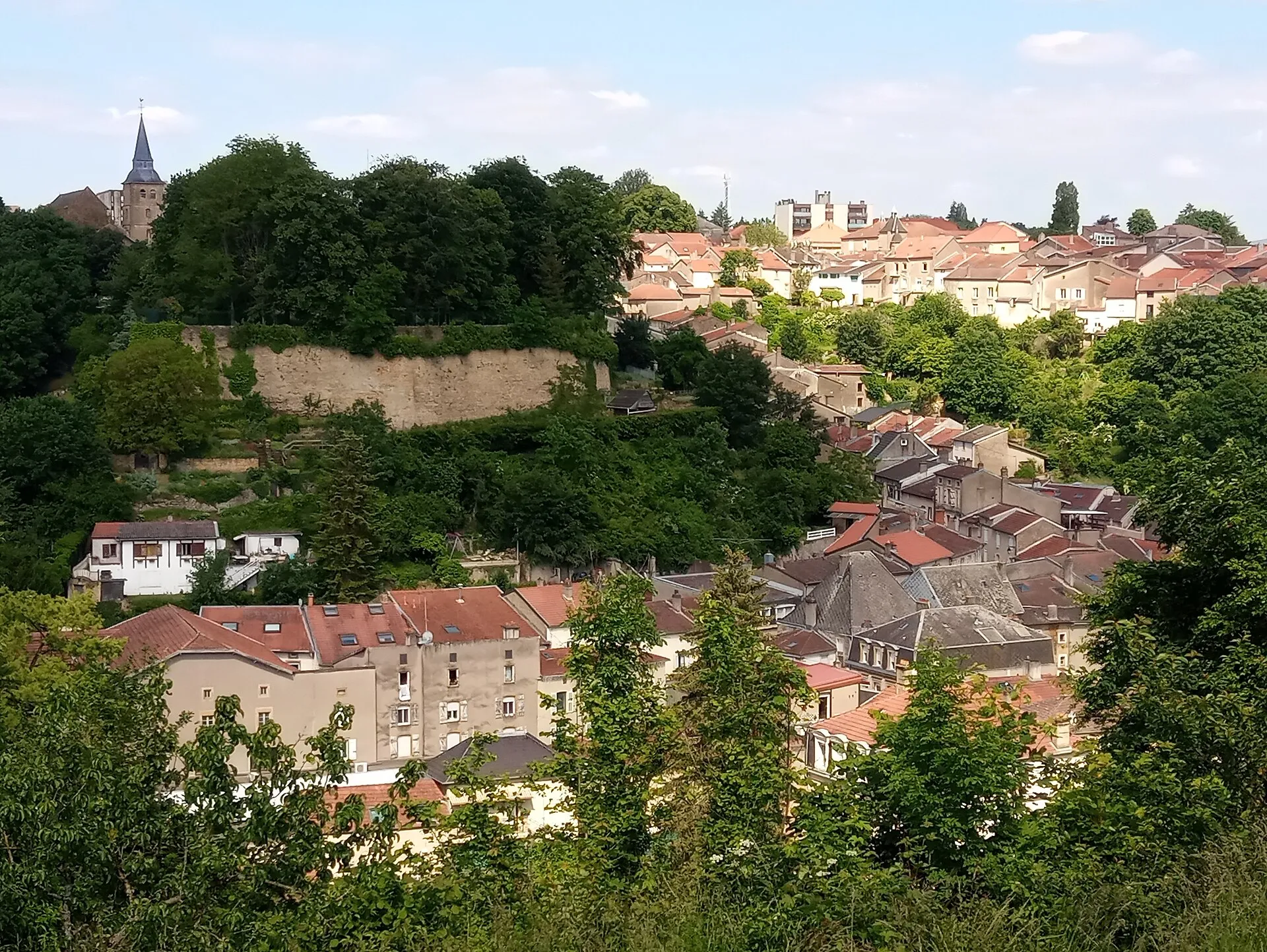 La vieille ville de Briey, d'où l'on rejoint le secteur de Briey-en-Forêt