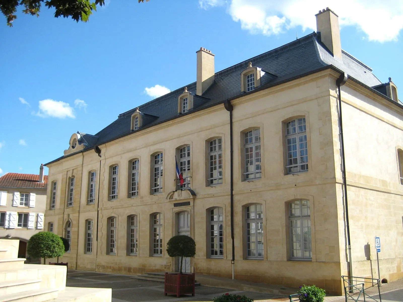 La mairie de Briey, place de l'Hôtel-de-Ville