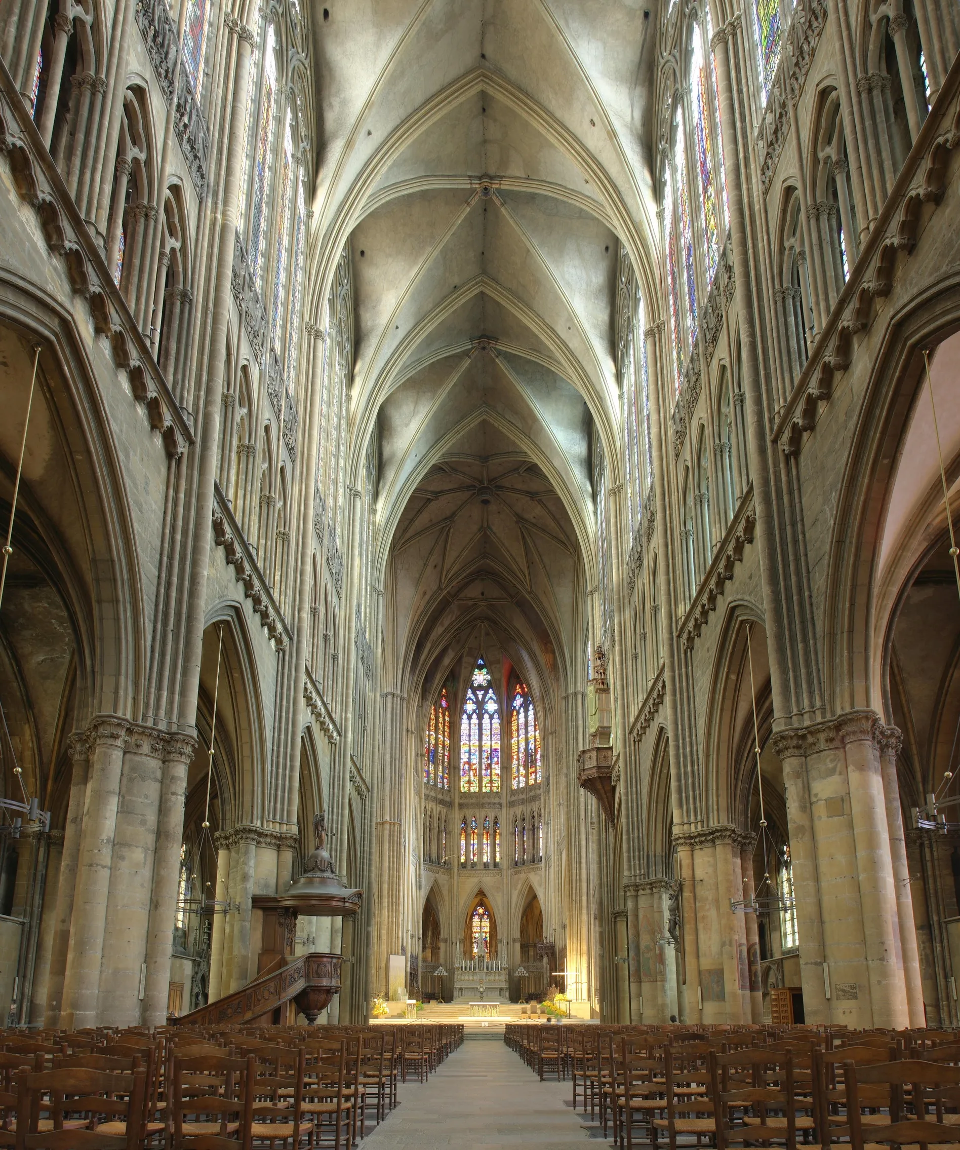La nef de la cathédrale Saint-Étienne de Metz