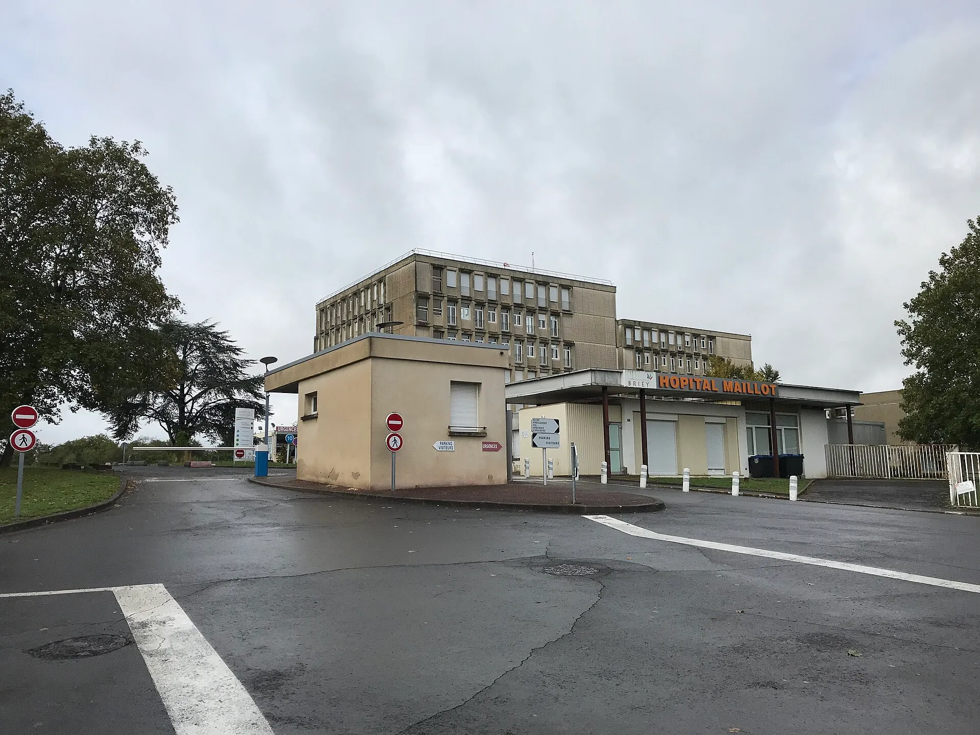 L'entrée de l'hôpital Maillot, 31 avenue Albert de Briey à Val de Briey